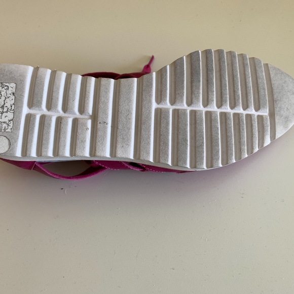 fuschia flats with ribbon ties, size 8 US - Picture 3 of 4